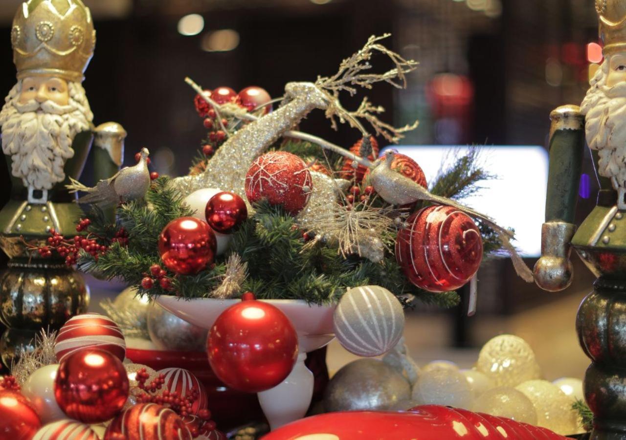 Gefinor Rotana – Beirut Beirute Exterior foto Christmas ornaments