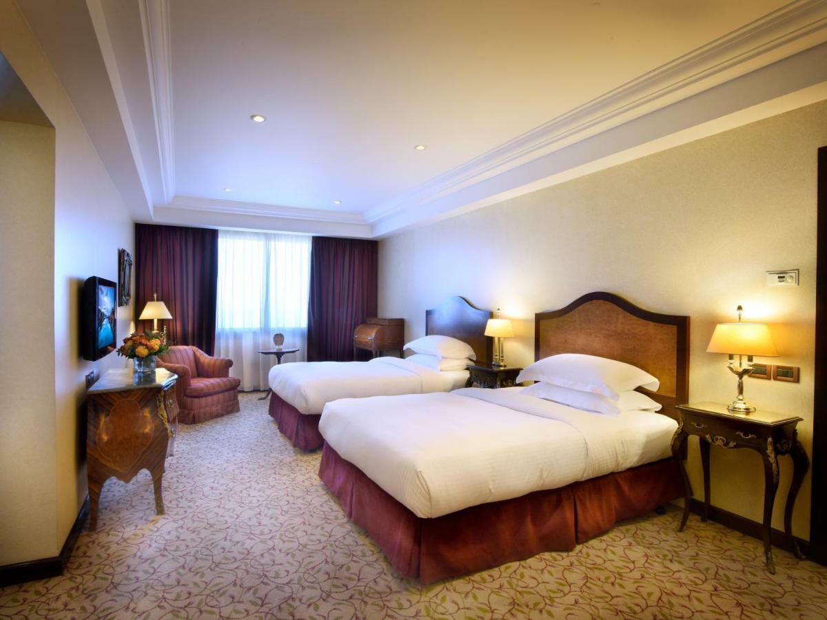 Gefinor Rotana – Beirut Beirute Exterior foto A room at the hotel