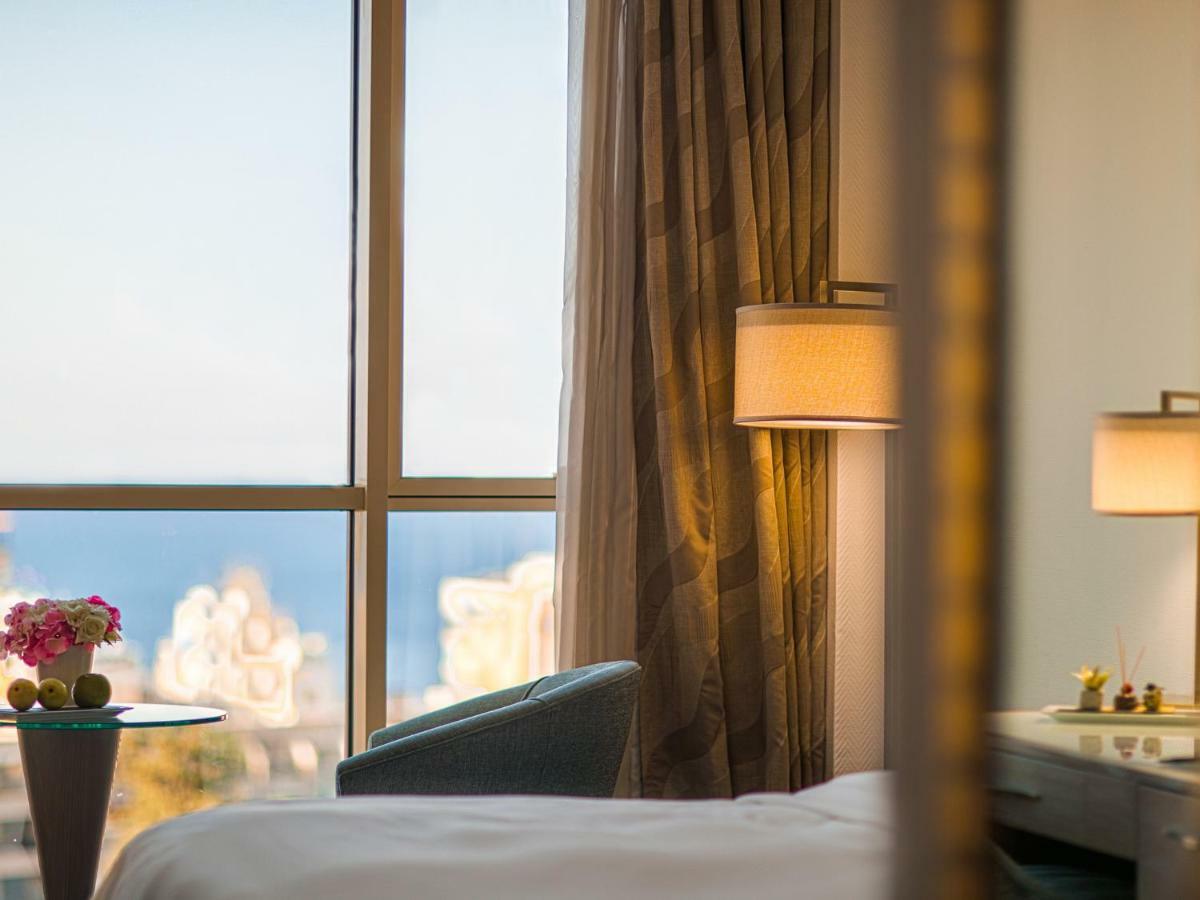 Gefinor Rotana – Beirut Beirute Exterior foto A guest room at the hotel