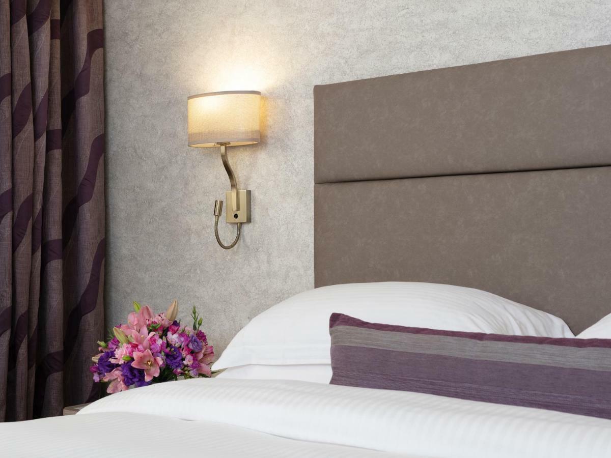 Gefinor Rotana – Beirut Beirute Exterior foto A wall light