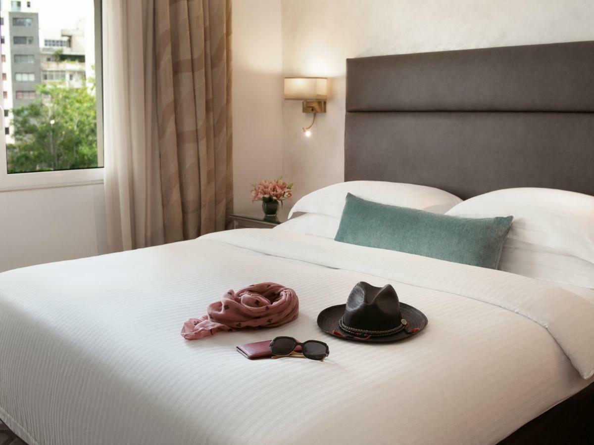 Gefinor Rotana – Beirut Beirute Exterior foto A bedroom at the hotel